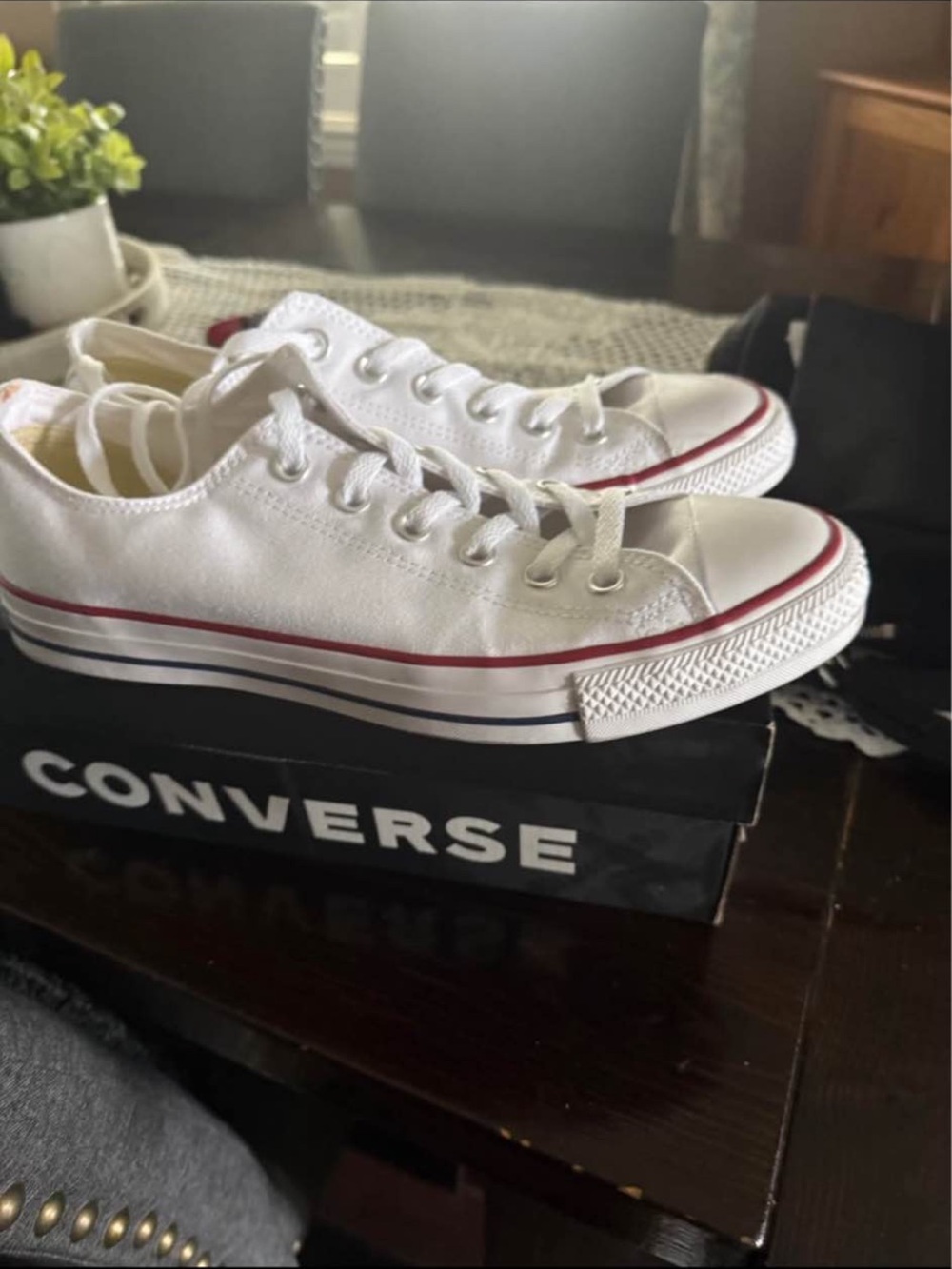 Women’s converse, white, size 10